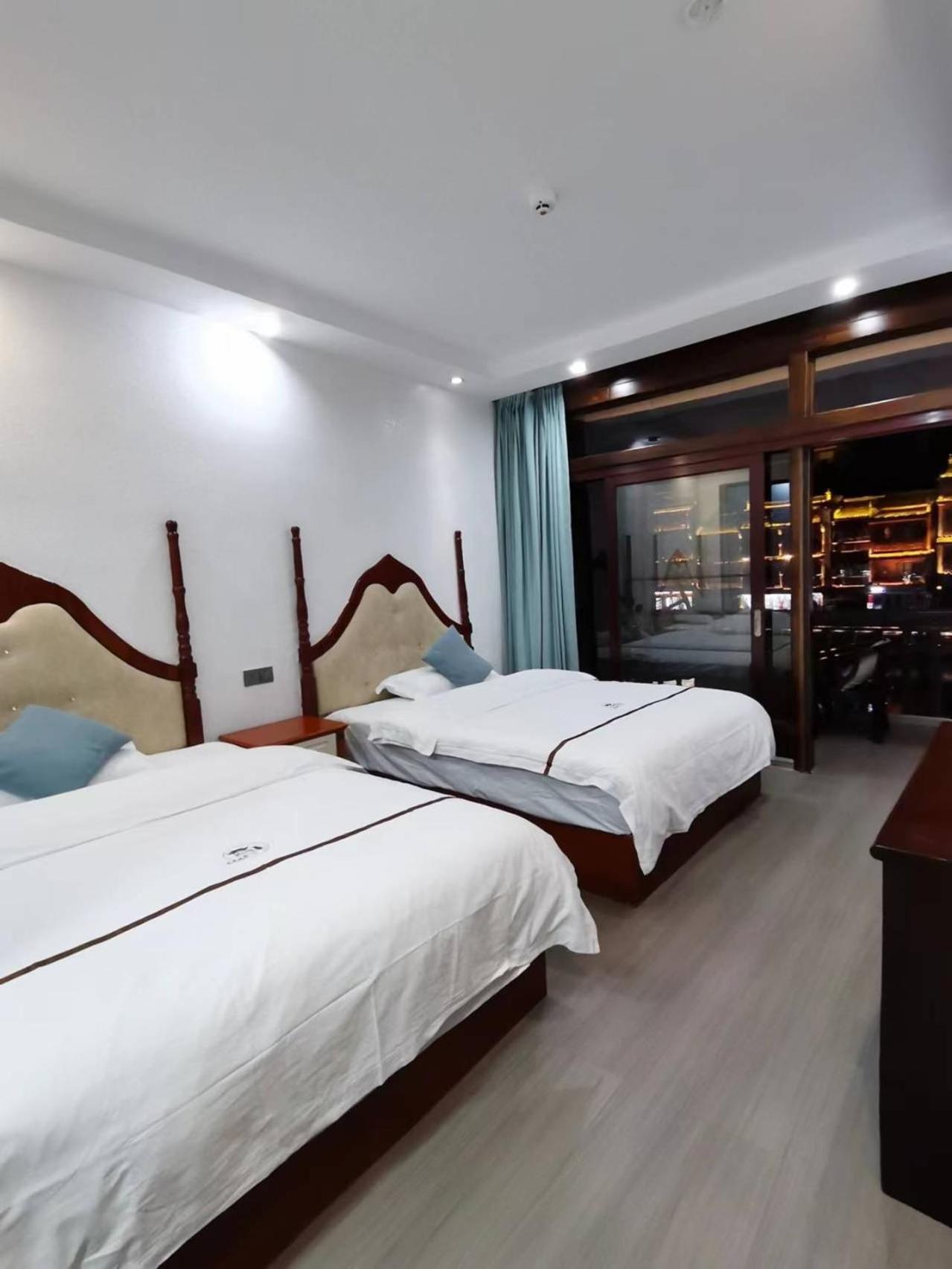 Fenghuang Ancient Town Lazy Cat Riverside Inn Exterior photo