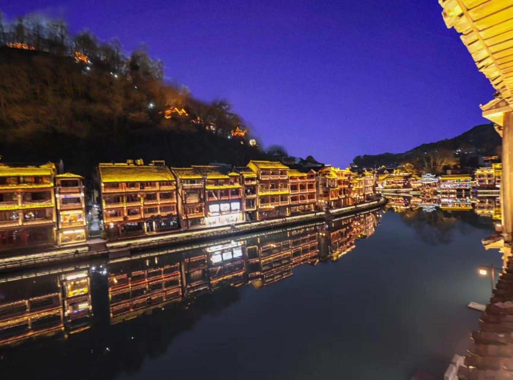Fenghuang Ancient Town Lazy Cat Riverside Inn Exterior photo