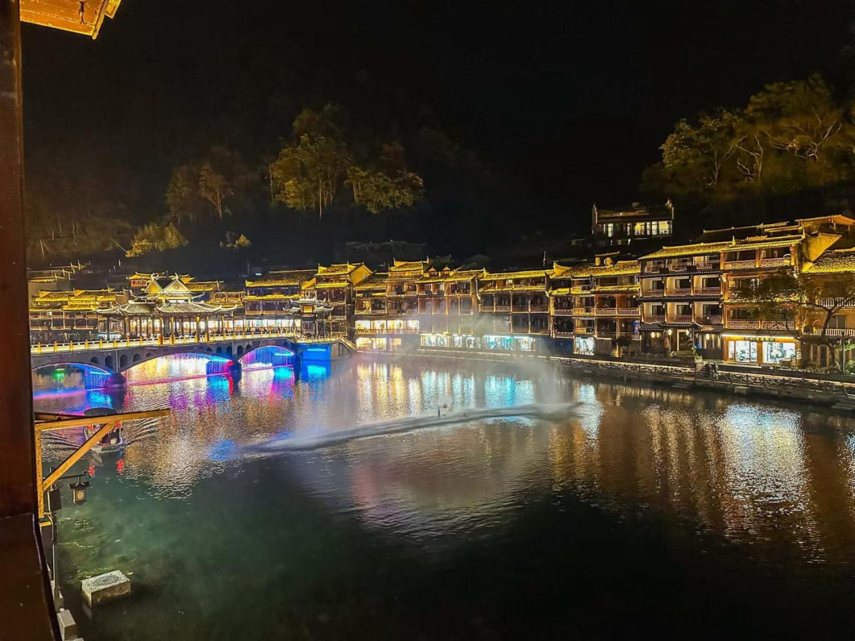 Fenghuang Ancient Town Lazy Cat Riverside Inn Exterior photo